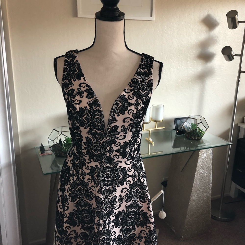 Gorgeous gorgeous mini flowing dress